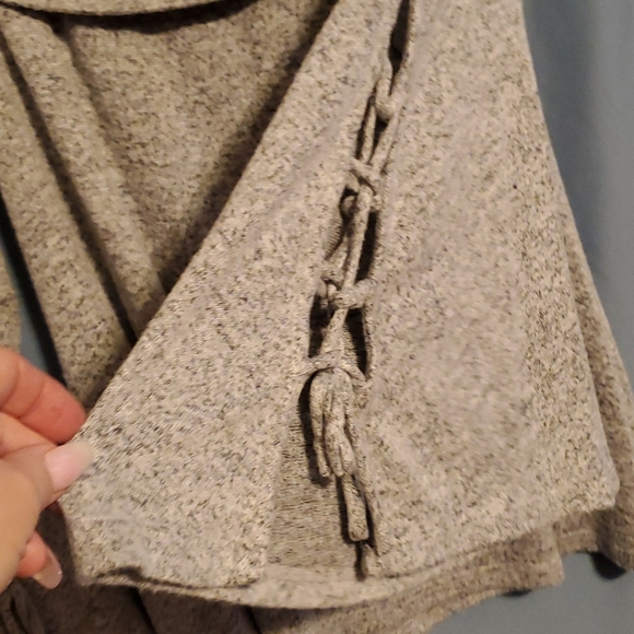 Sweater - Picture 2 of 6